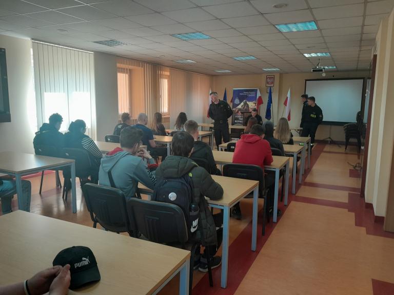 Wizyta studyjna w Powiatowej Państwowej Straży Pożarnej w Jędrzejowie