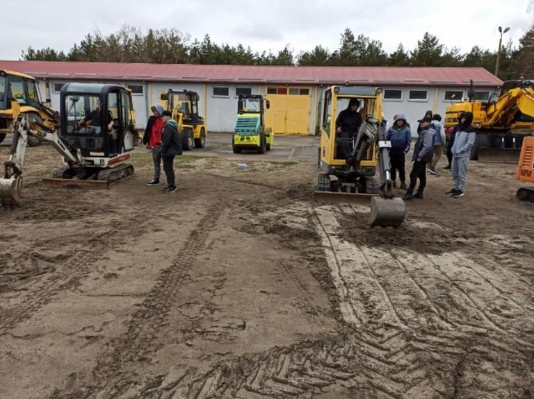 Operatorzy koparek jednonaczyniowych w CEiPM w Tarnobrzegu