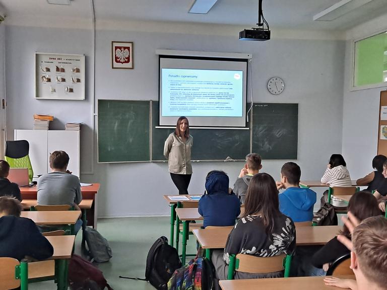 Spotkania informacyjno - promocyjne przedstawicieli jednostek OHP w Bełchatowie w szkołach podstawowych 
