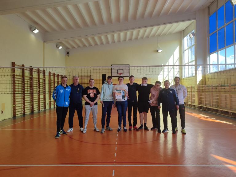 Turniej piłki siatkowej w Hufcu Pracy w Kędzierzynie-Koźlu o Mistrzostwo Szkoły