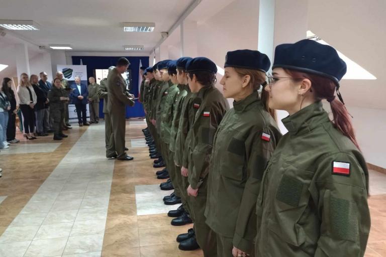 Łomża: Uczestnicy Hufca Pracy w Branżowym Oddziale Wojskowym - pilotażowy projekt edukacyjny